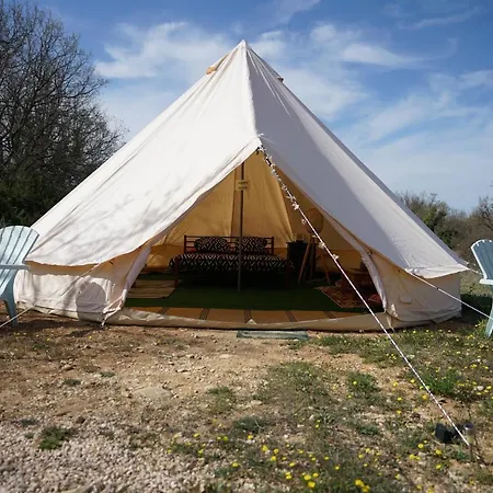 Luxury tent Arbre De Vie Montagnac (Alpes-de-Haute-Provence)